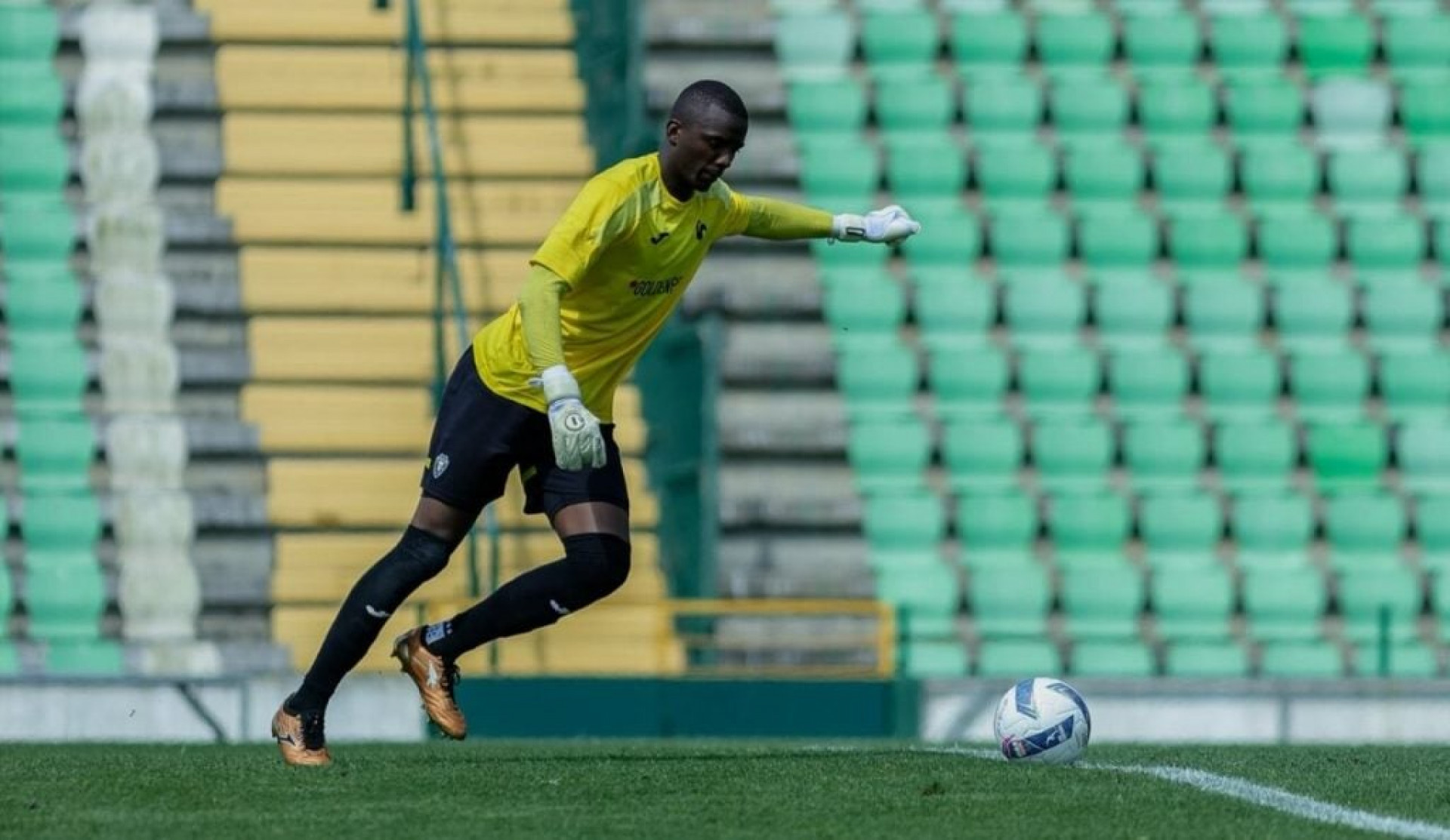 Flamengo acerta contrata&ccedil;&atilde;o do goleiro Andrew, do Gil Vicente
