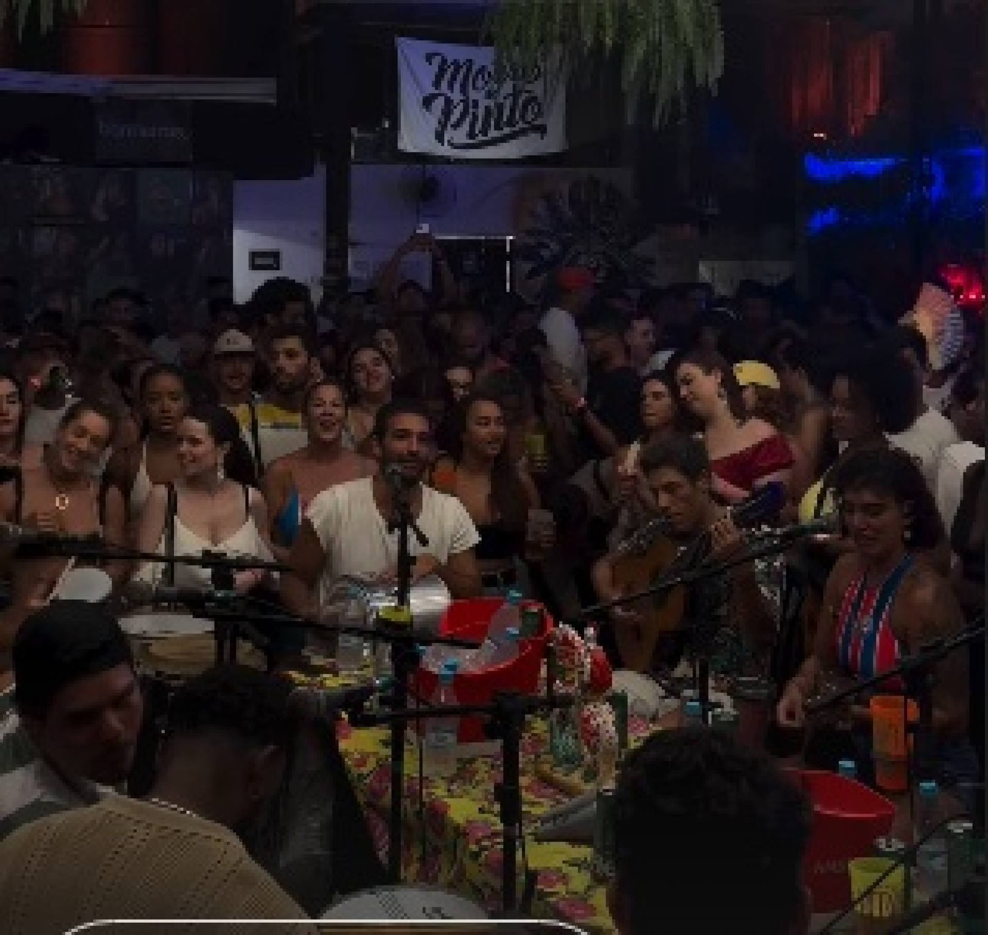 Humberto Carrão e Dan Ferreira marcam presença em roda de samba - Reprodução de vídeo / Instagram