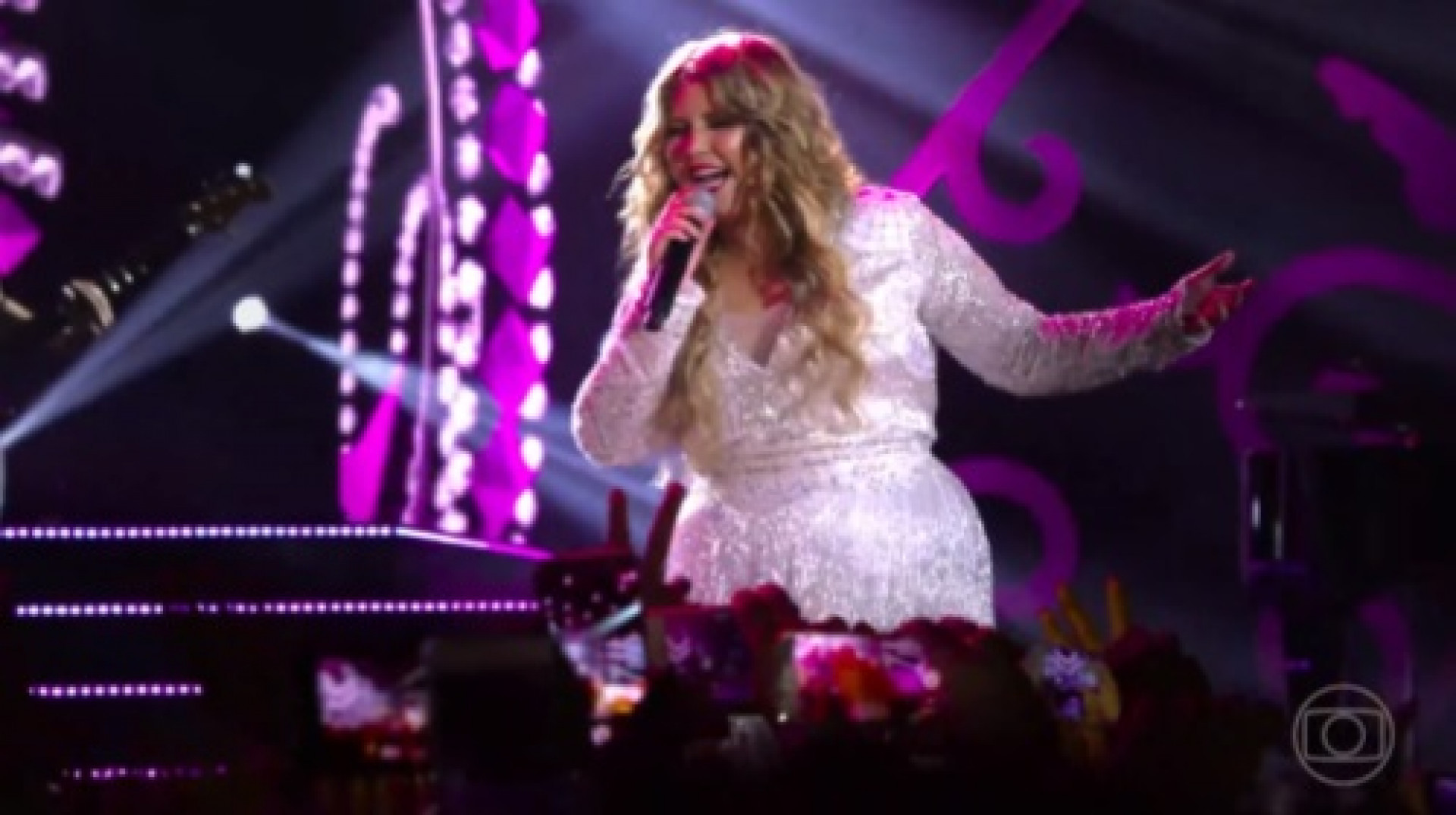 Primeiro cap&iacute;tulo da trama relembrou in&iacute;cio da carreira de Mar&iacute;lia Mendon&ccedil;a - Reprodu&ccedil;&atilde;o/TV Globo