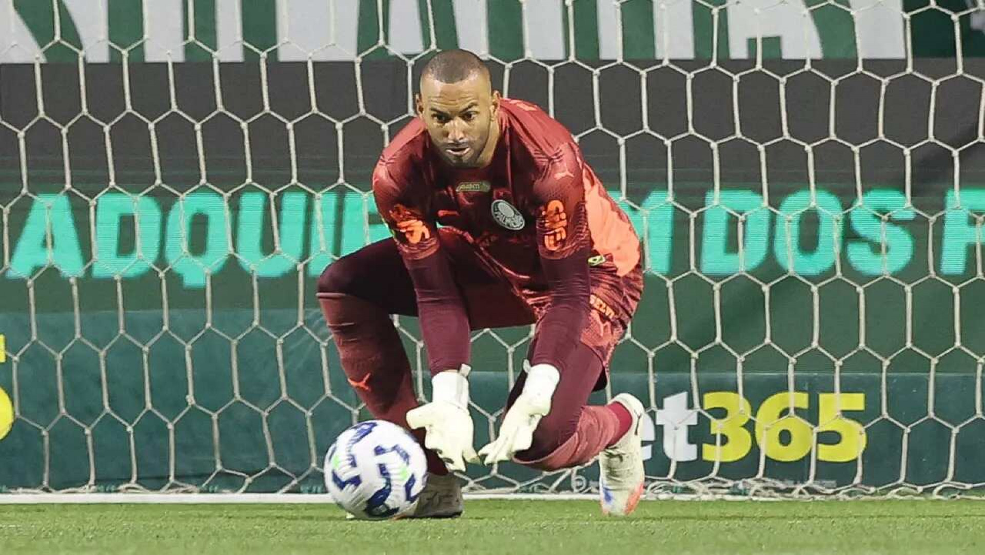 Weverton deve definir futuro no Palmeiras ainda esta semana