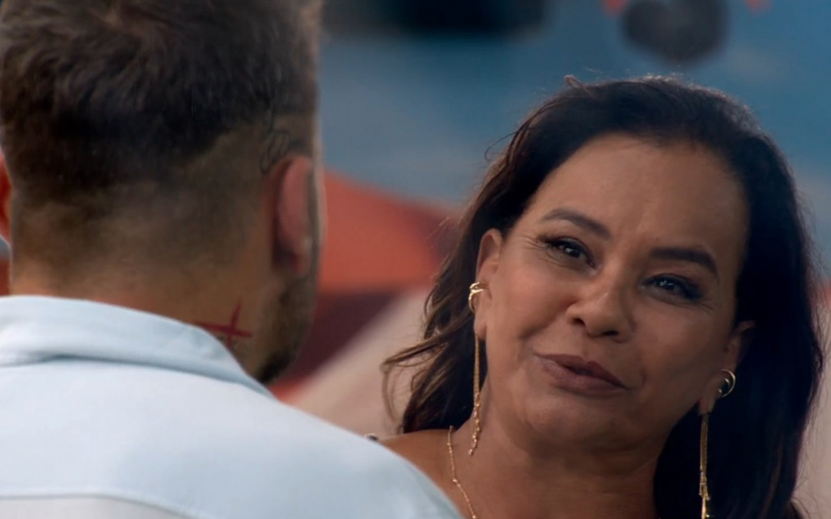 Solange Couto conversa com Henri Castelli