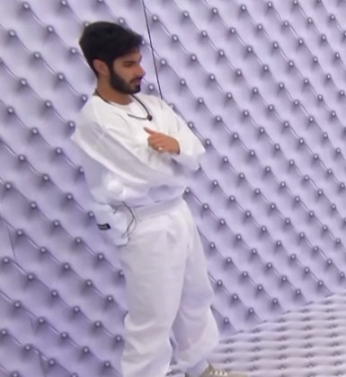 Ricardinho aperta botão do Quarto Branco e desiste de vaga