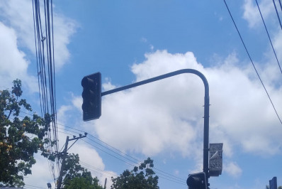 Sinais apagados viram rotina e seguem afetando moradores em Jacarepaguá: 'Muito perigoso'