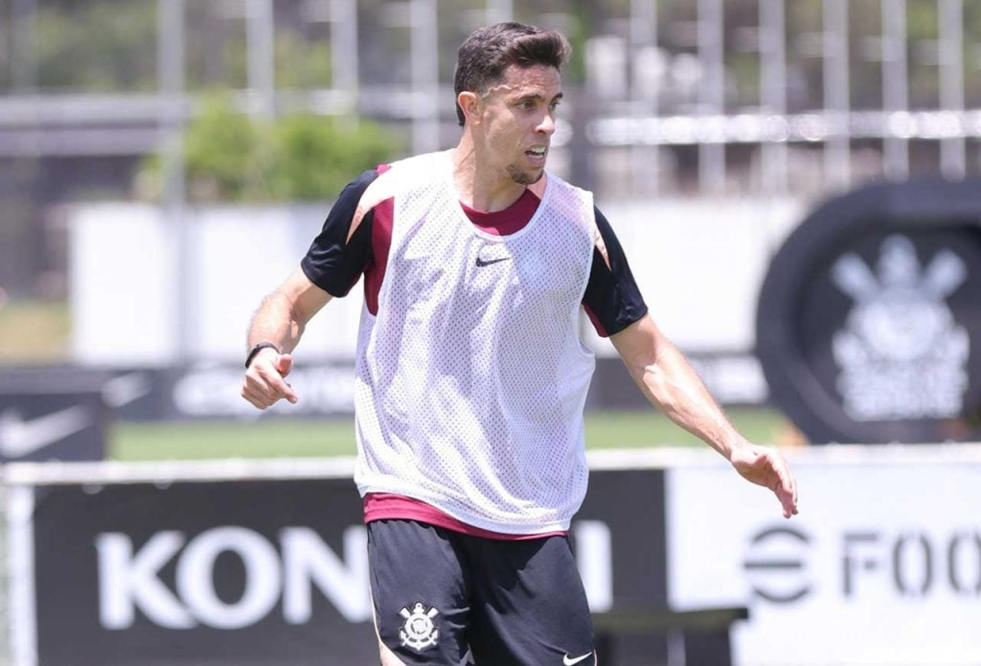 Hugo Souza fica de fora de treino do Corinthians e pode ser baixa contra o Bragantino