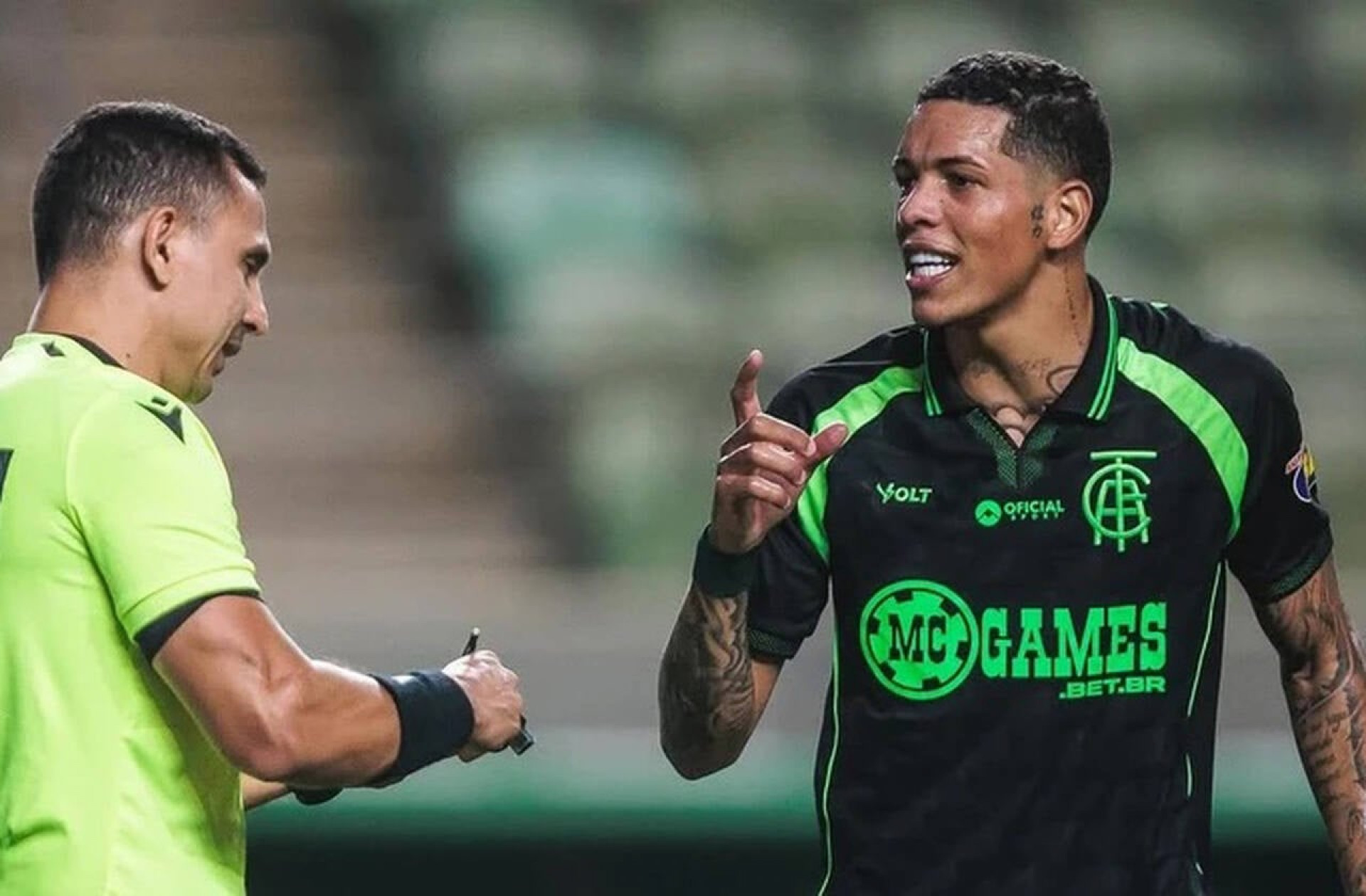 Japoneses deixam volante do Am&eacute;rica-MG mais longe do Botafogo