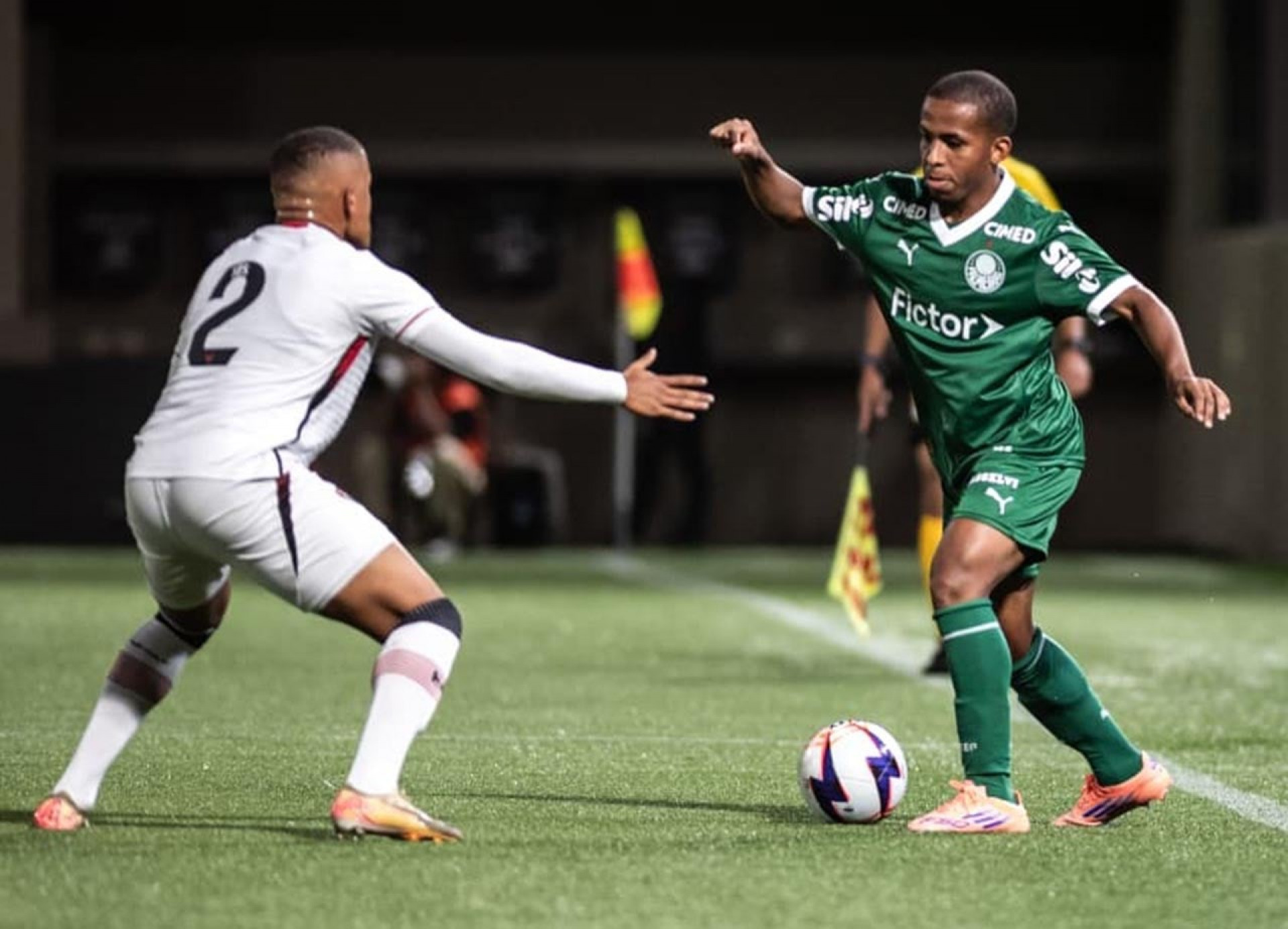 Com pol&ecirc;mica nos p&ecirc;naltis ap&oacute;s joga&ccedil;o no tempo normal, Palmeiras despacha Vit&oacute;ria na Copinha