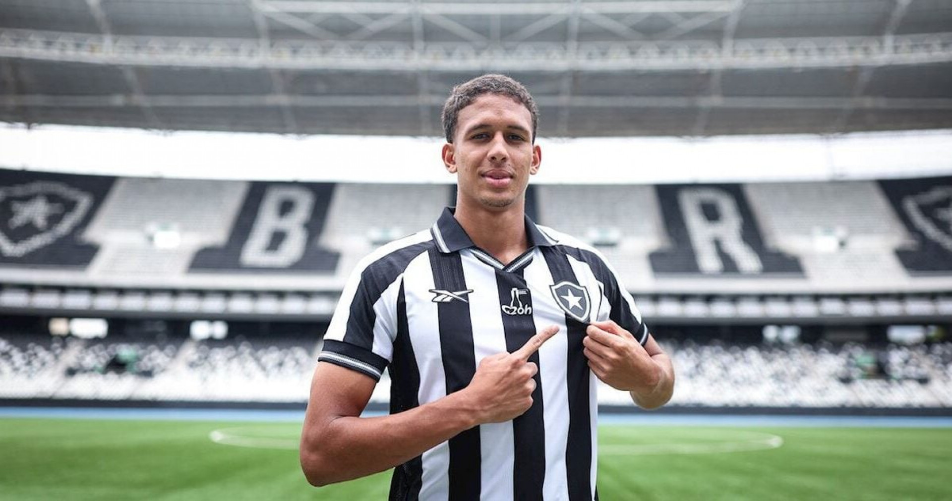 Botafogo anuncia a contrata&ccedil;&atilde;o de Riquelme, ex-Sport