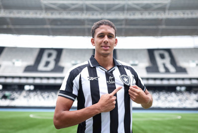 Botafogo anuncia a contratação do zagueiro Riquelme como reforço para a base