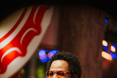 Xande de Pilares reúne Diogo Nogueira e Ferrugem no álbum 'Nos Braços do Povo Vol. 2'