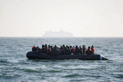 França proíbe entrada de dez ativistas britânicos de extrema direita por ações anti-imigração