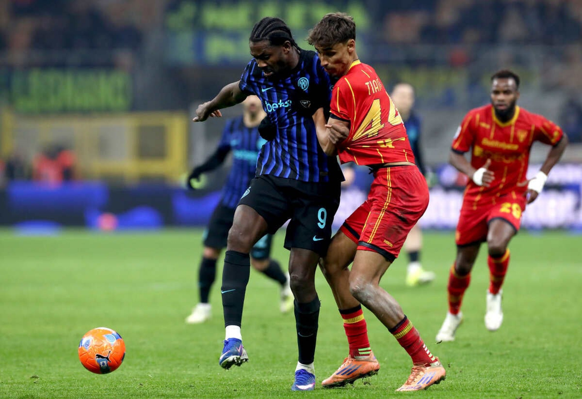 Inter de Mil&atilde;o derrota Lecce e abre vantagem no Campeonato Italiano