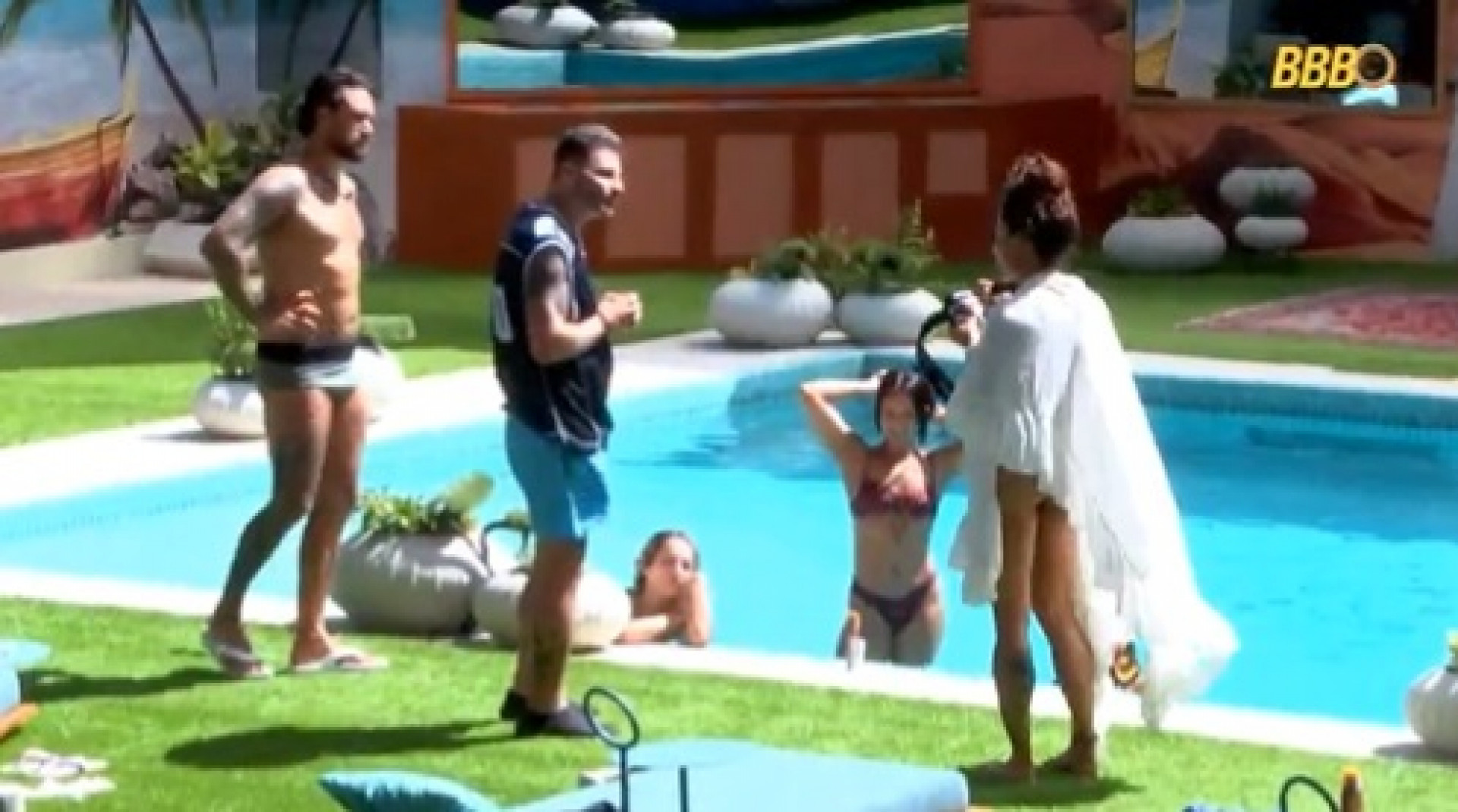 Henri Castelli conversava com os brothers quando passou mal  - Reprodução de Vídeo/ X