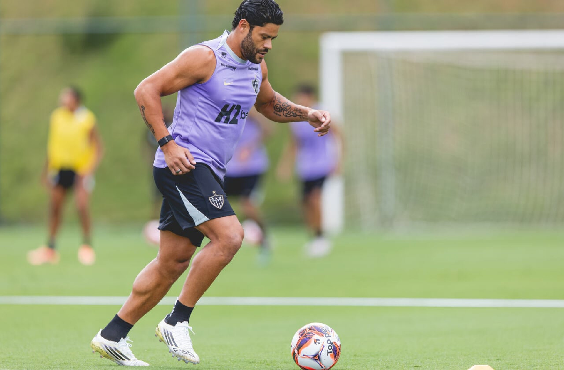 Com Hulk distante, Fluminense mapeia mercado por centroavante