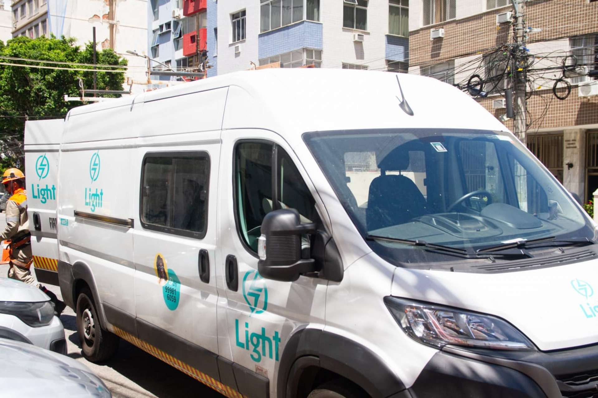 Técnicos da Light trabalharam na Rua Mariz e Barros, na Tijuca, nesta quarta-feira (14) - Érica Martin / Agência O Dia