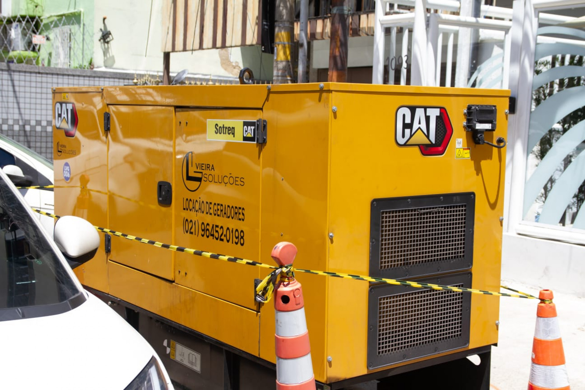 Técnicos da Light trabalharam na Rua Mariz e Barros, na Tijuca, nesta quarta-feira (14) - Érica Martin / Agência O Dia