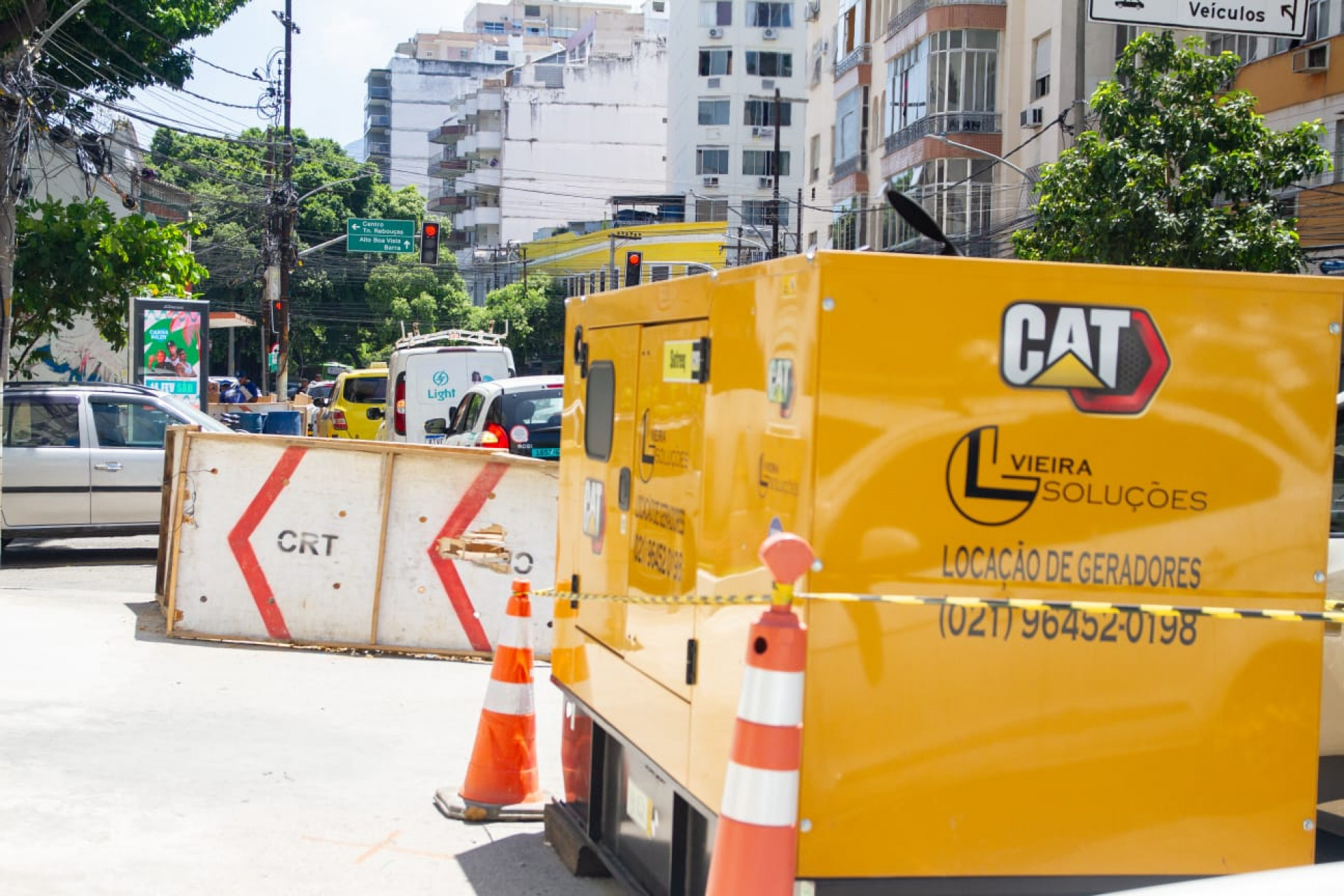 Técnicos da Light trabalharam na Rua Mariz e Barros, na Tijuca, nesta quarta-feira (14) - Érica Martin / Agência O Dia