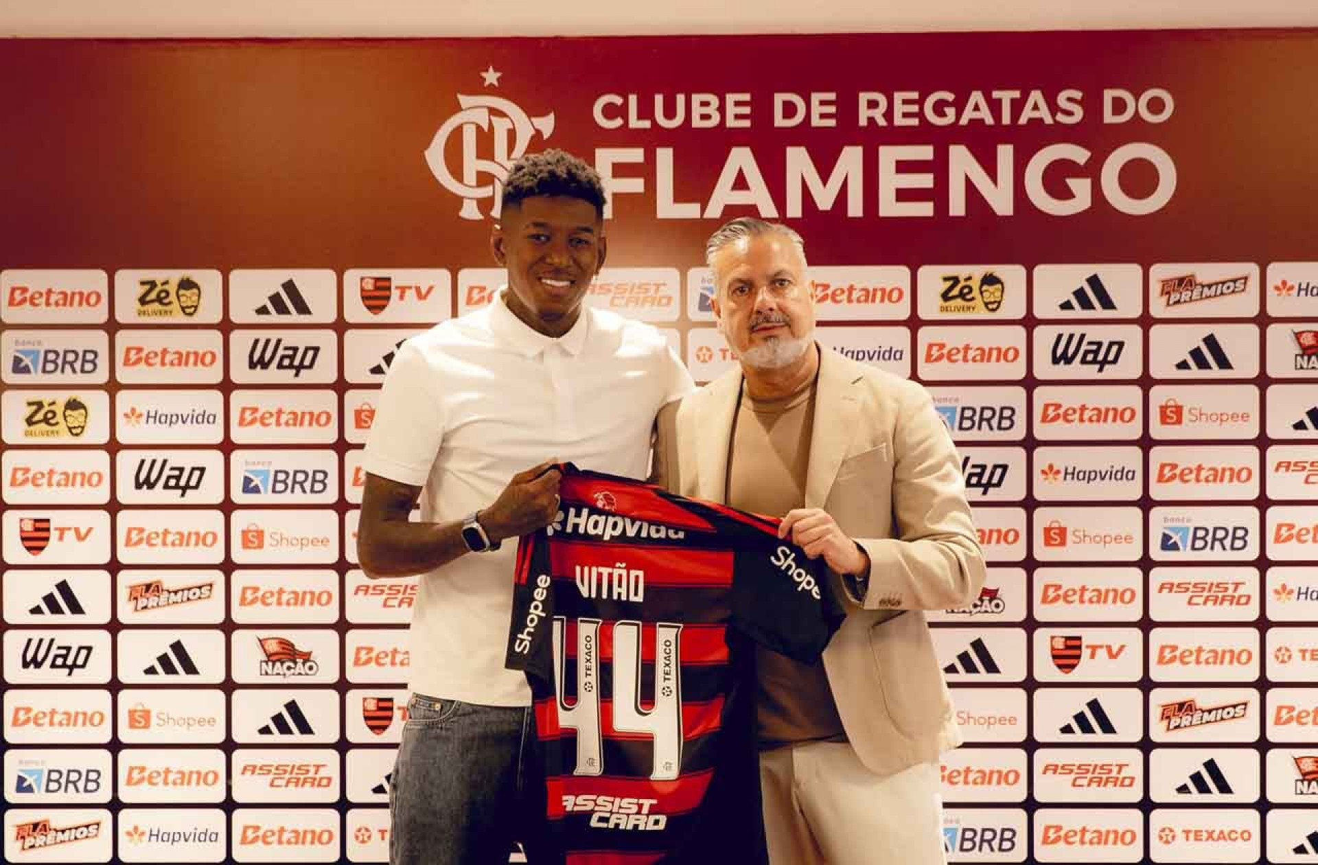 Primeiro refor&ccedil;o do Flamengo, Vit&atilde;o surge no BID