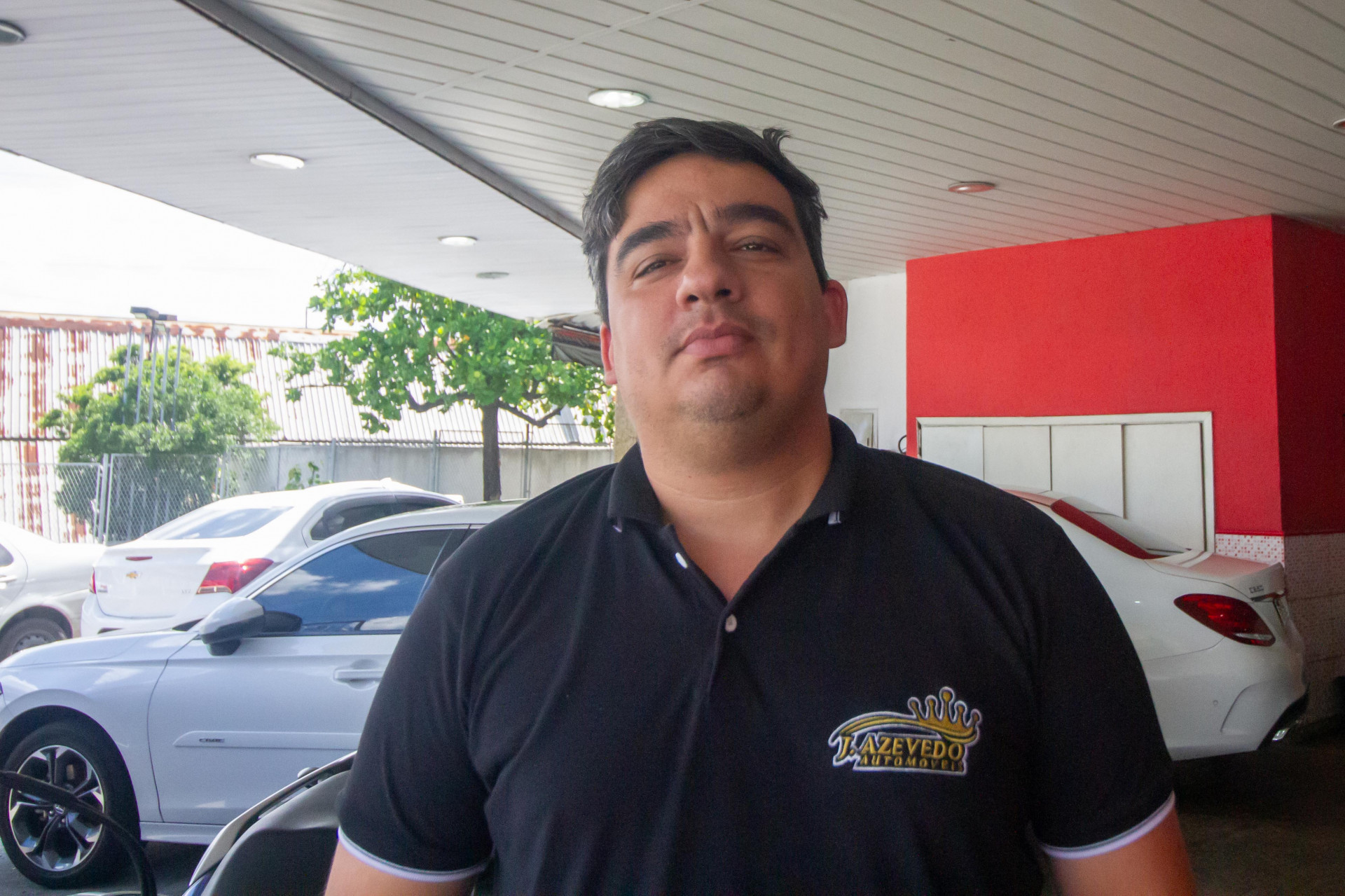 Comerciante Rodrigo Azevedo, 42 anos, trabalha em frente ao Posto Forza, em S&atilde;o Jo&atilde;o de Meriti - &Eacute;rica Martin/Ag&ecirc;ncia O Dia