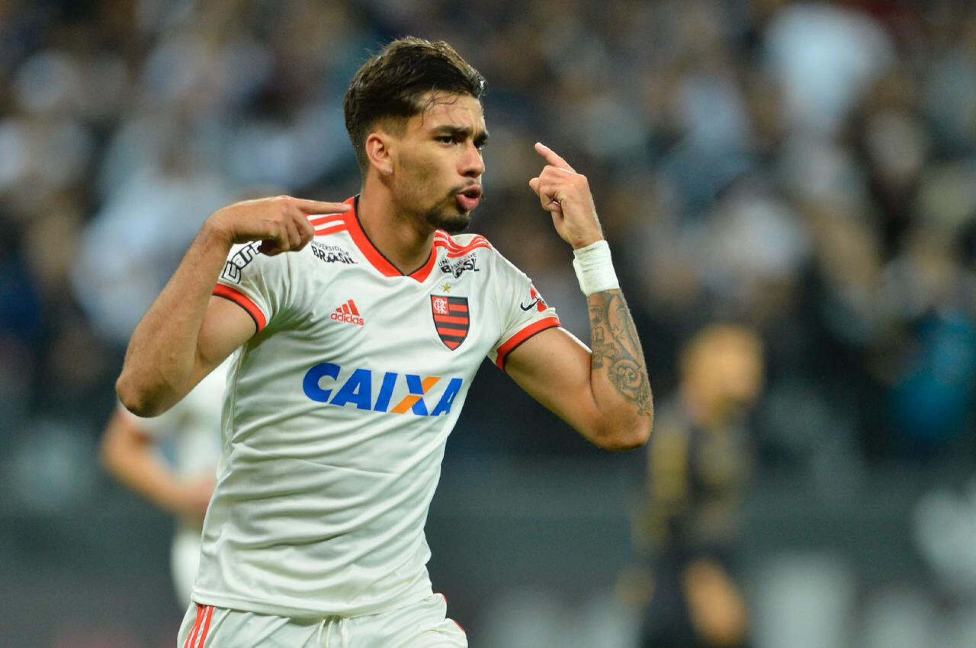 Vai pagar quanto? Flamengo e West Ham ficam pr&oacute;ximos de acordo por Paquet&aacute;