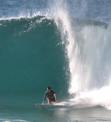 Da cirurgia ao reencontro com o mar, André Pássaro retorna mais forte às ondas gigantes