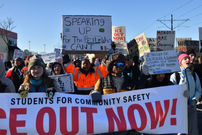 Trump ameaça enviar militares para conter protestos contra o ICE em Mineápolis