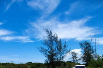 Descarte irregular de entulho é identificado na restinga do Parque Estadual da Costa do Sol, em Arraial do Cabo