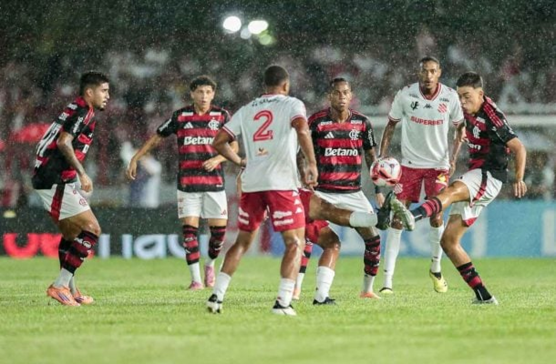 Alerta! Fla Kids, em outra rota&ccedil;&atilde;o, j&aacute; preocupa no Carioca