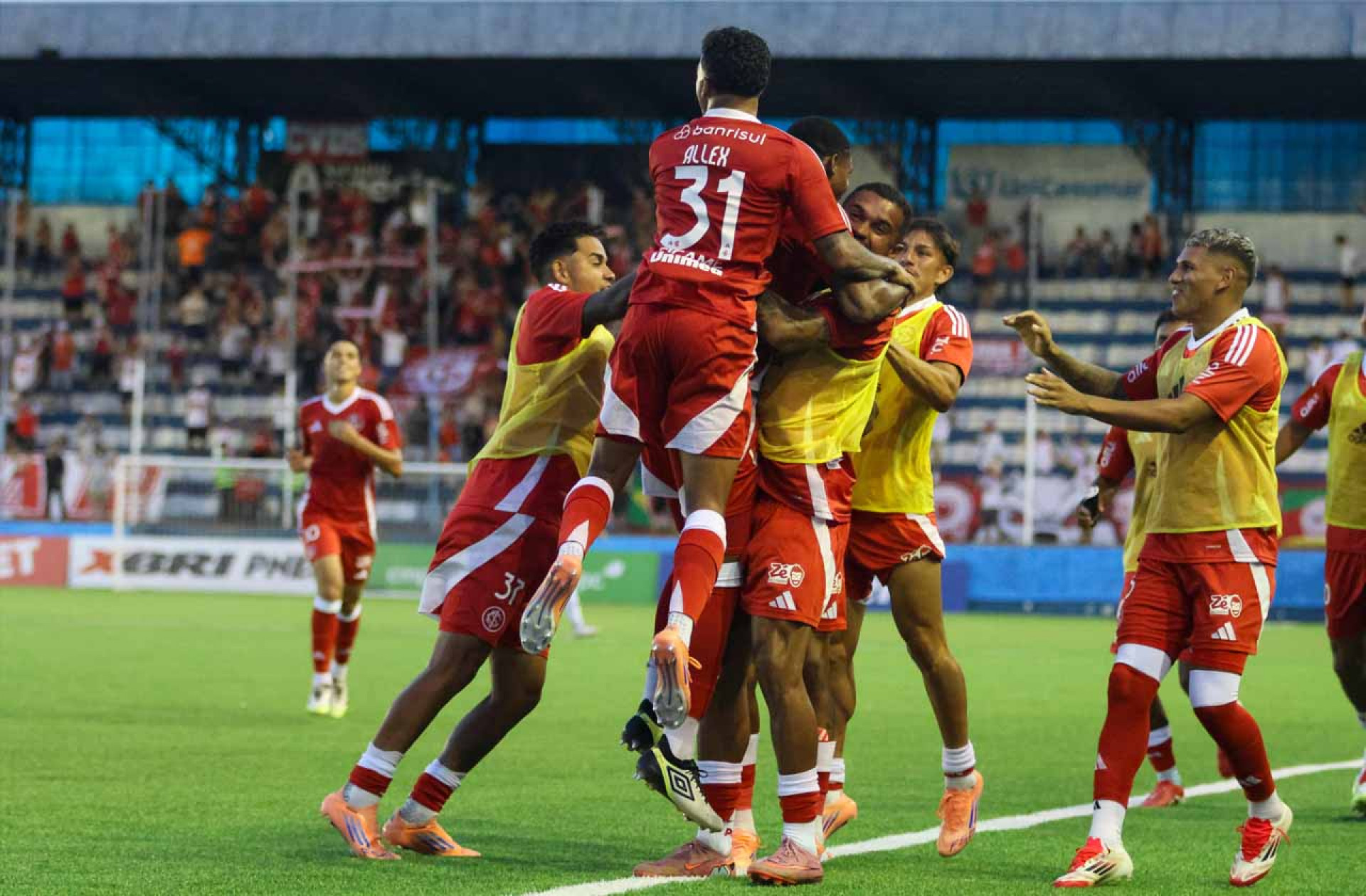 Internacional goleia Monsoon pelo Ga&uacute;cho na estreia do t&eacute;cnico Paulo Pezzolano