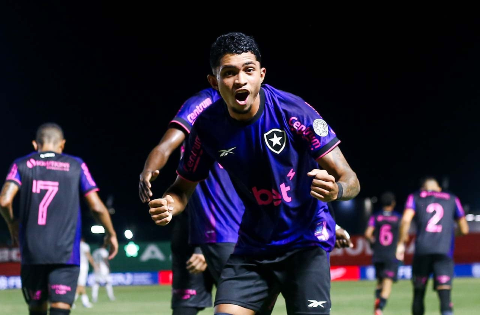 Valle, do Botafogo, vibra com gol: “Sensa&ccedil;&atilde;o &eacute; a melhor poss&iacute;vel”