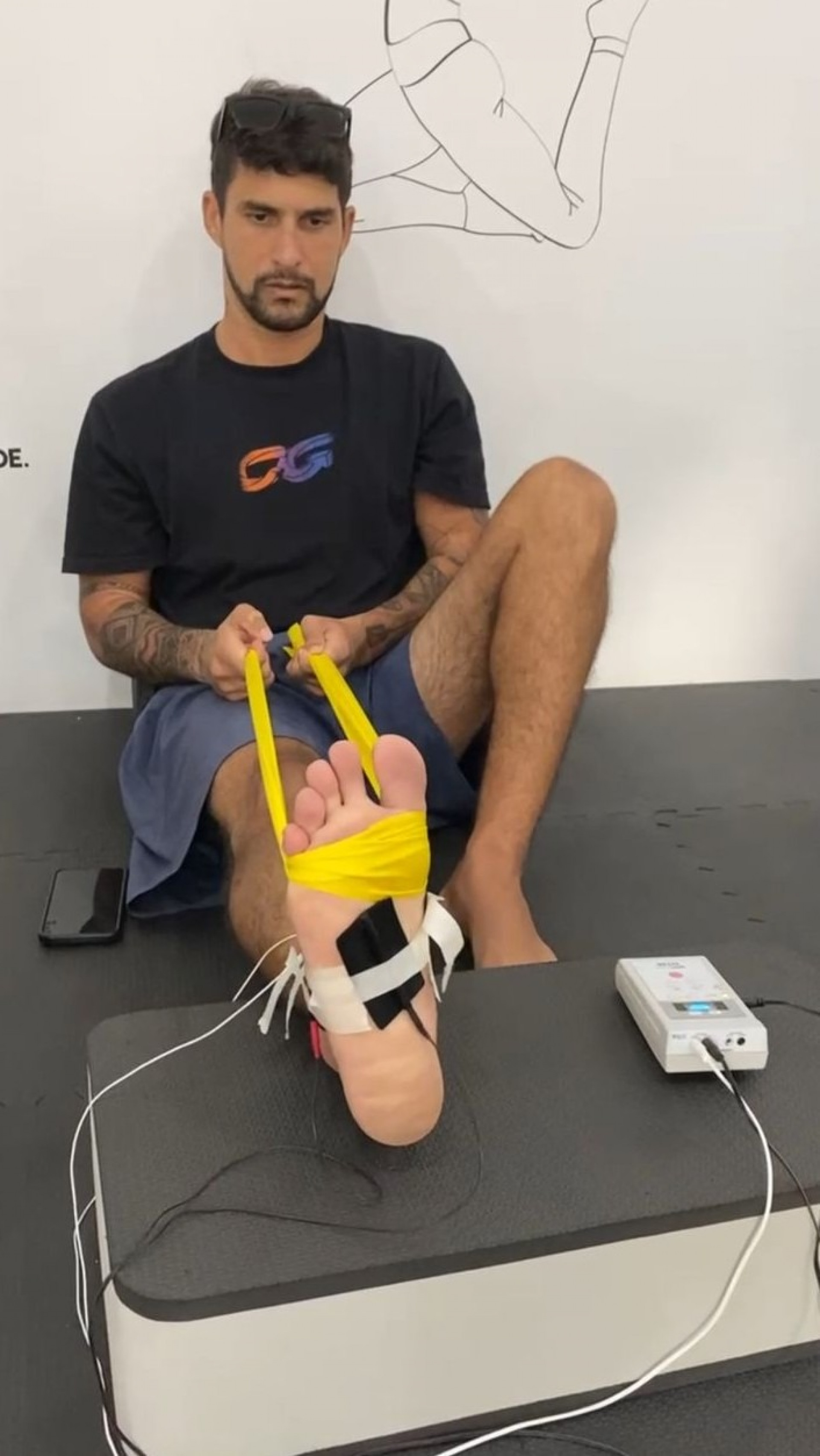 André Pássaro treina nas ondas da Costa Azul, em Rio das Ostras, durante preparação para a temporada no Havaí