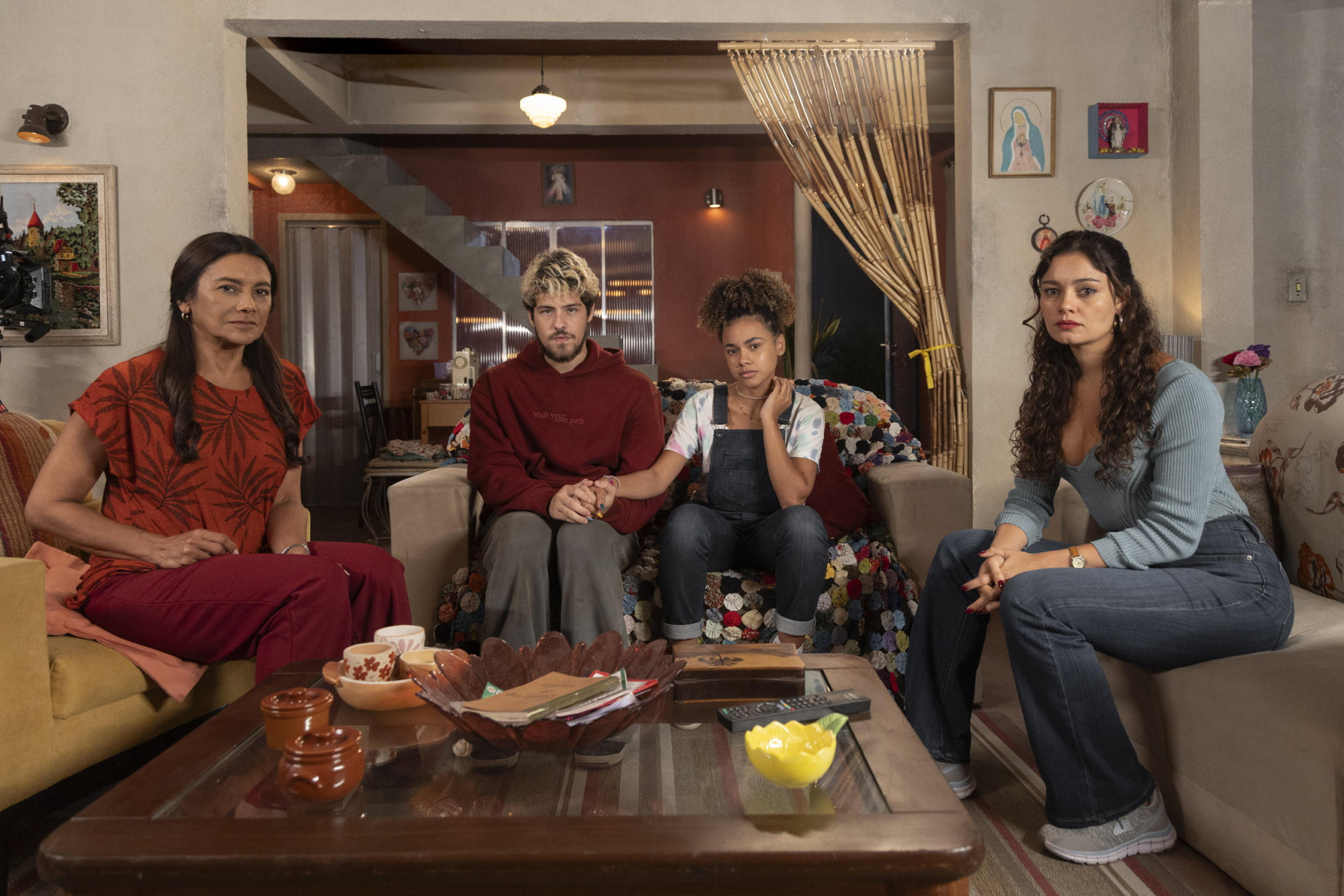 Gerluce e Lígia conversam com Raul e Joélly - Beatriz Damy / TV Globo