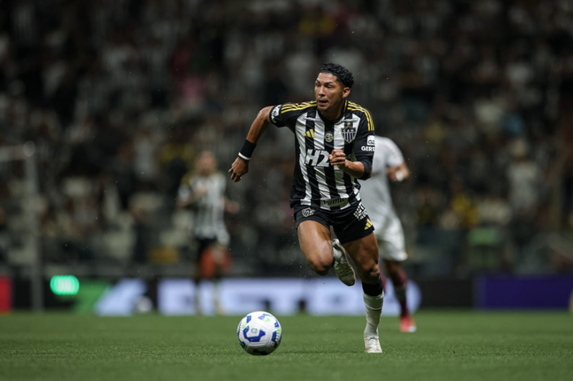 Rony abre o jogo sobre futuro no Atl&eacute;tico