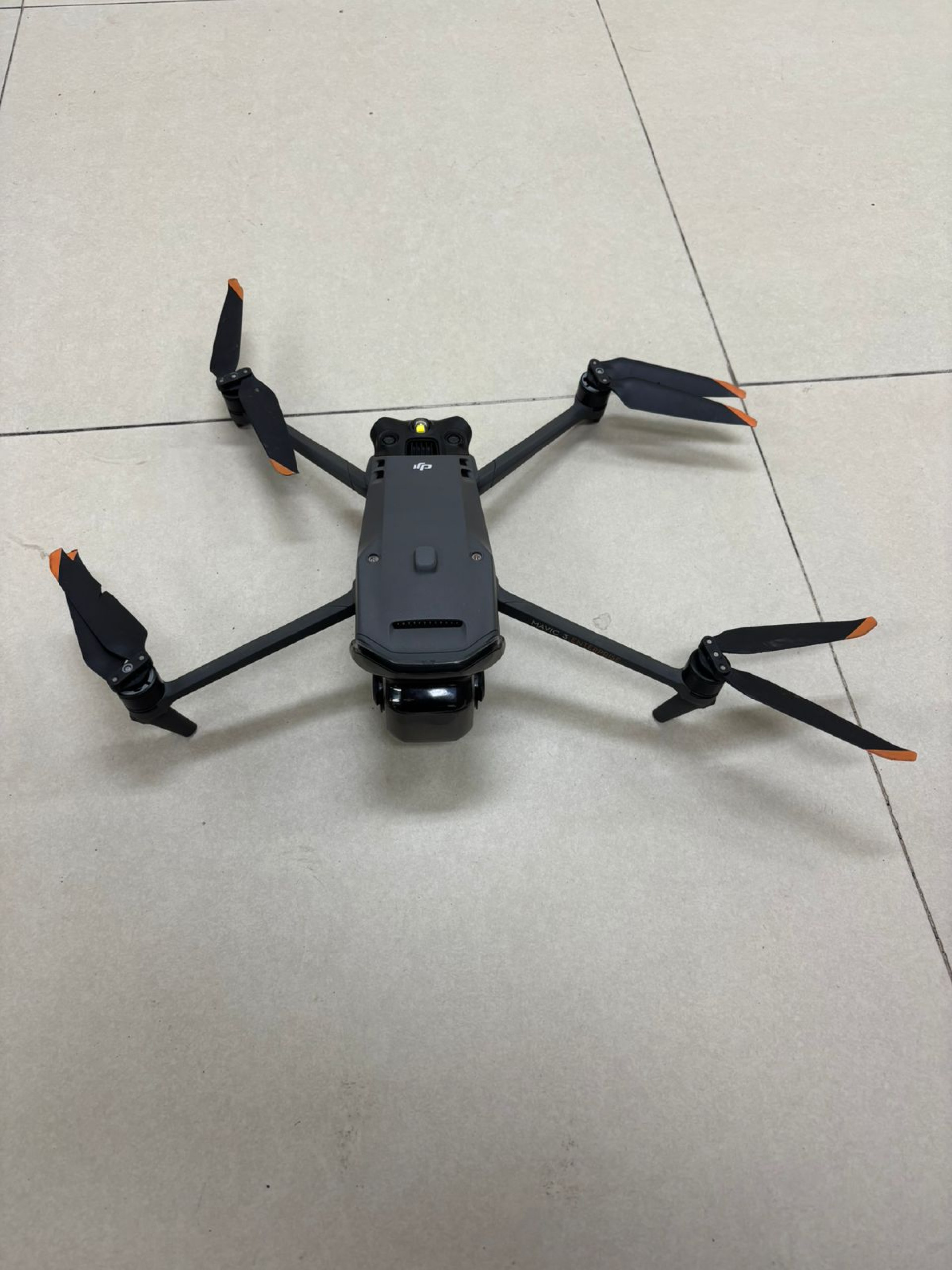 Seis pistolas e um drone foram apreendidos na ação - Reprodução