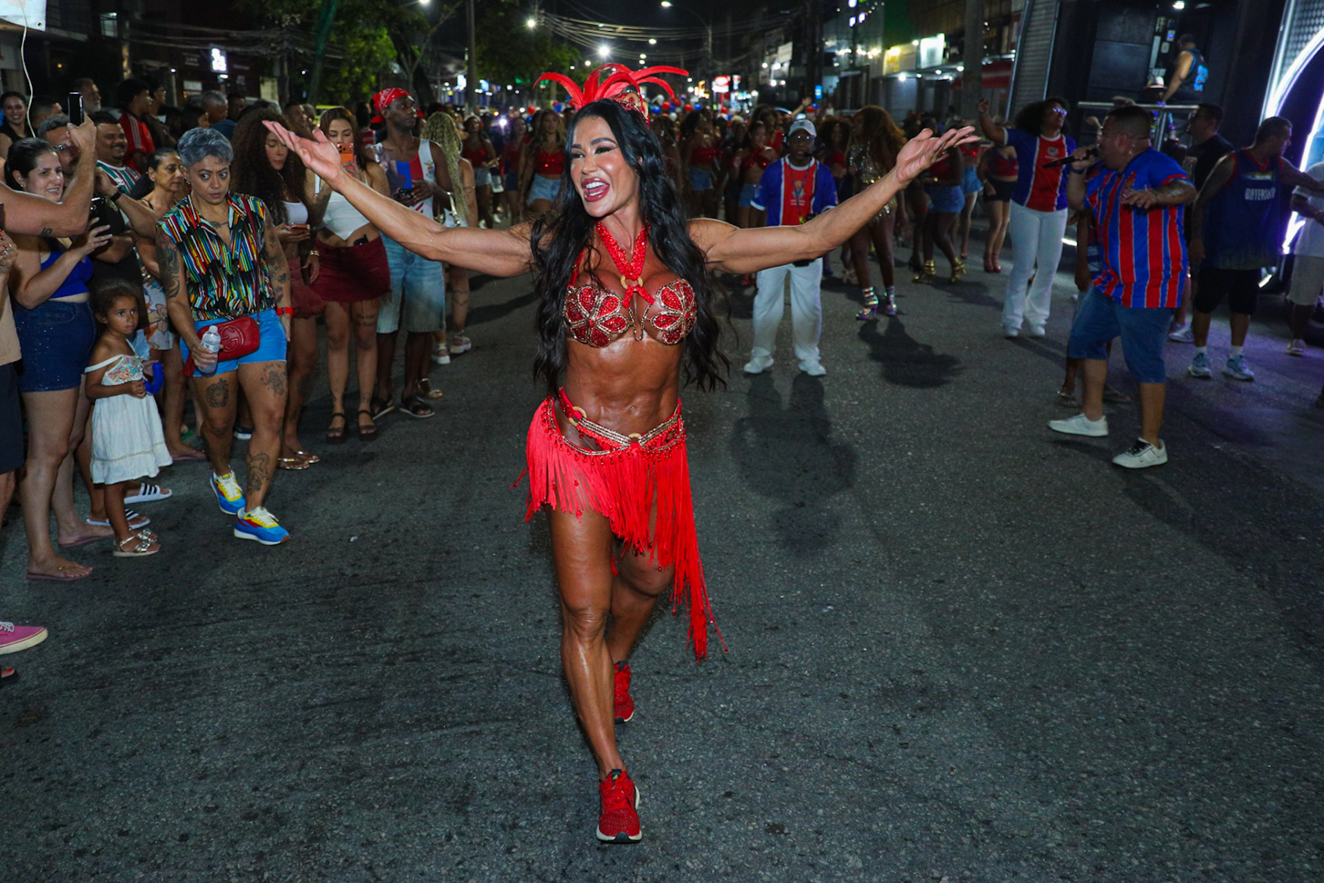 Gracyanne Barbosa marca presença em ensaio da União da Ilha - Victor Chapetta / BrazilNews