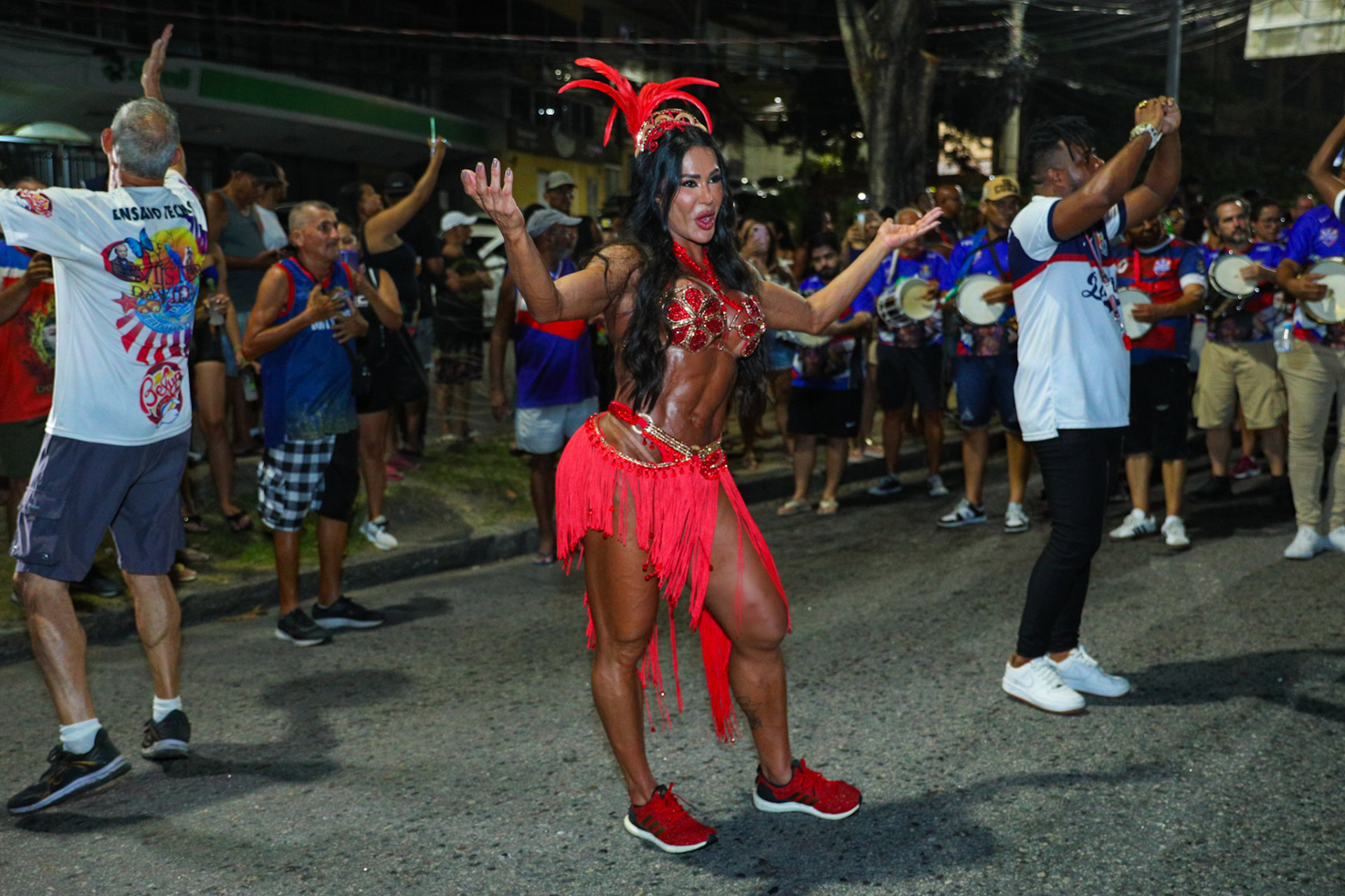 Gracyanne Barbosa marca presença em ensaio da União da Ilha - Victor Chapetta / BrazilNews