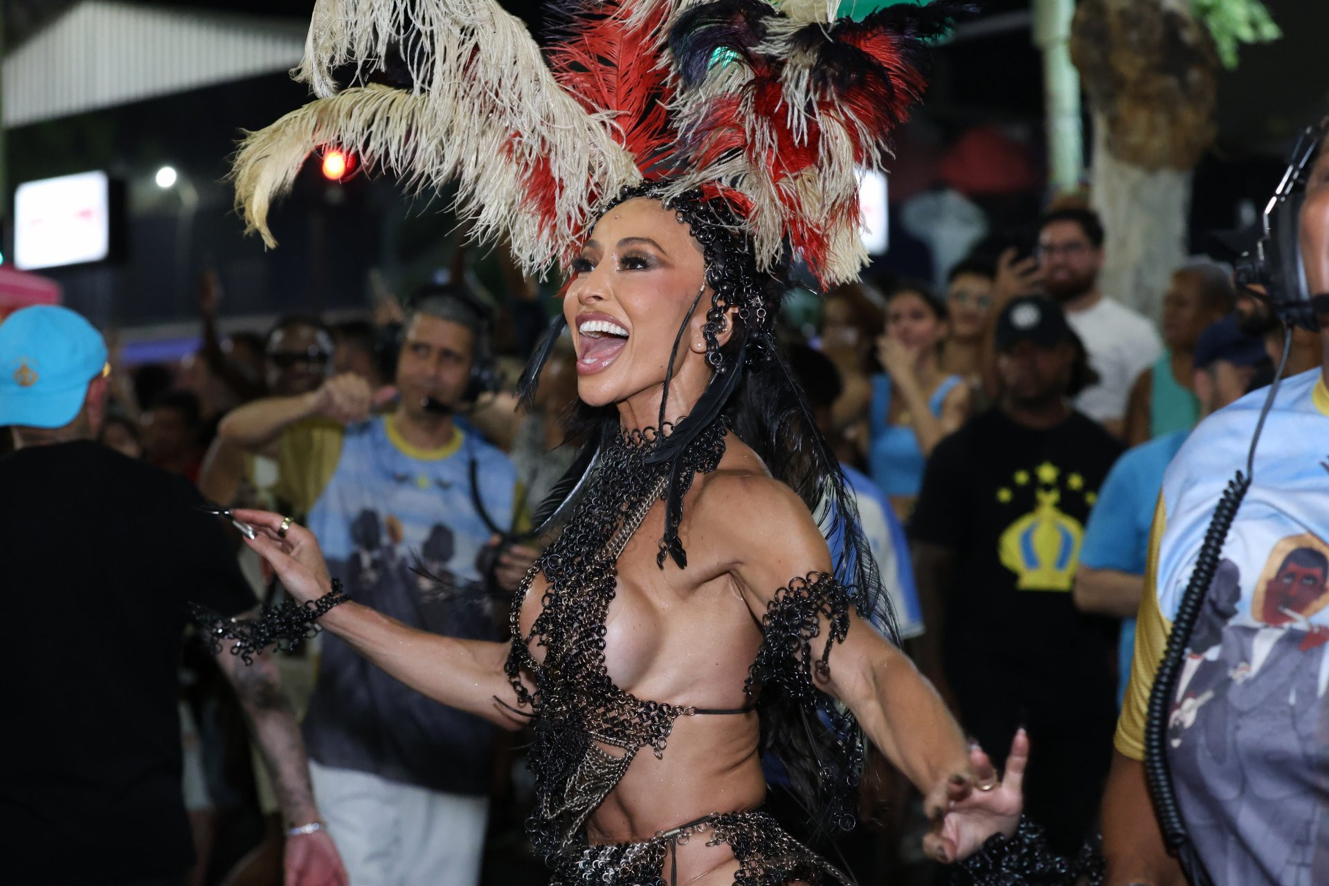 Sabrina Sato durante o ensaio de rua da Vila Isabel - Daniel Pinheiro / BrazilNews
