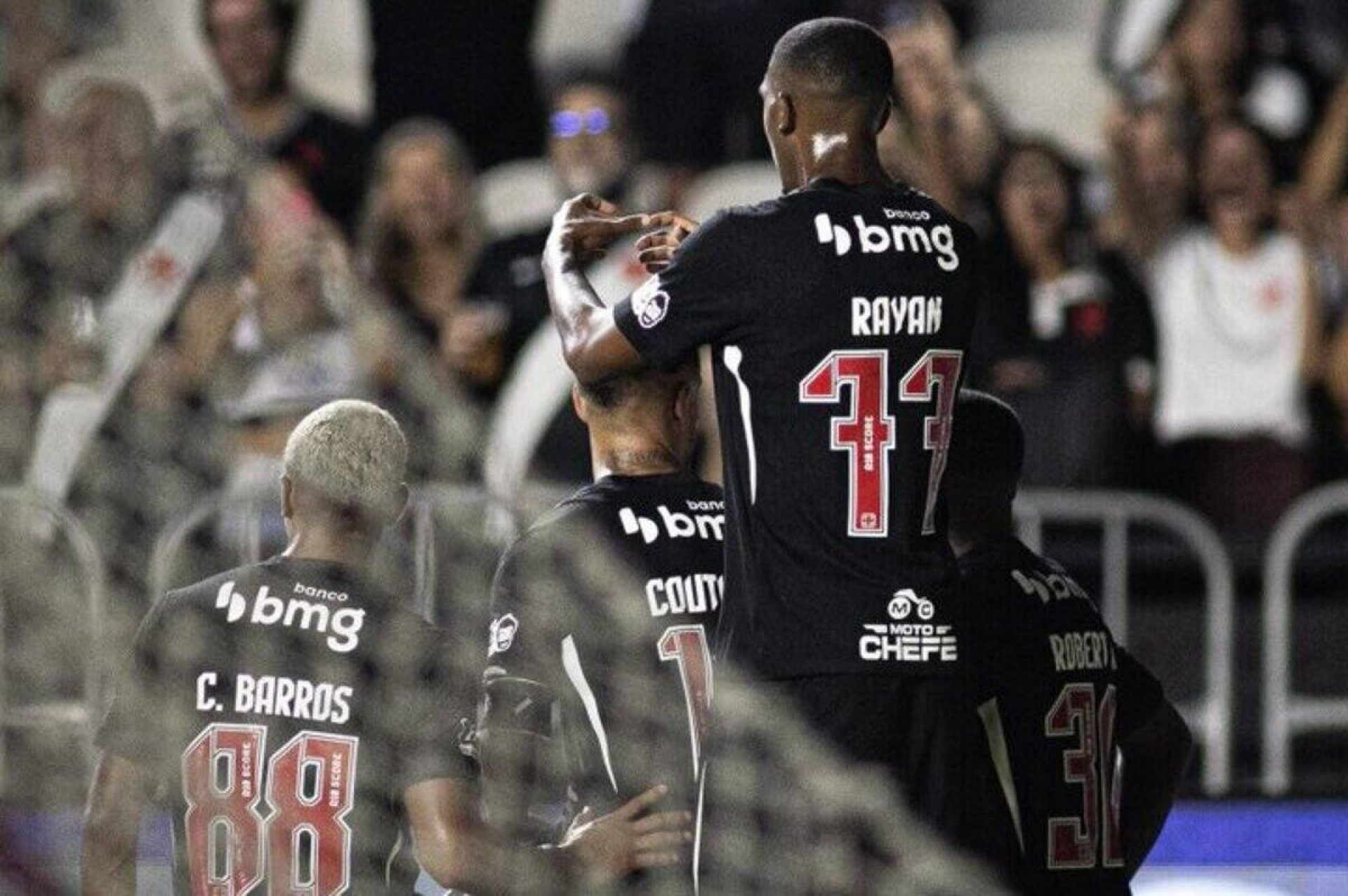 Com show de Rayan e brilho de Coutinho, Vasco estreia com boa vit&oacute;ria no Carioca