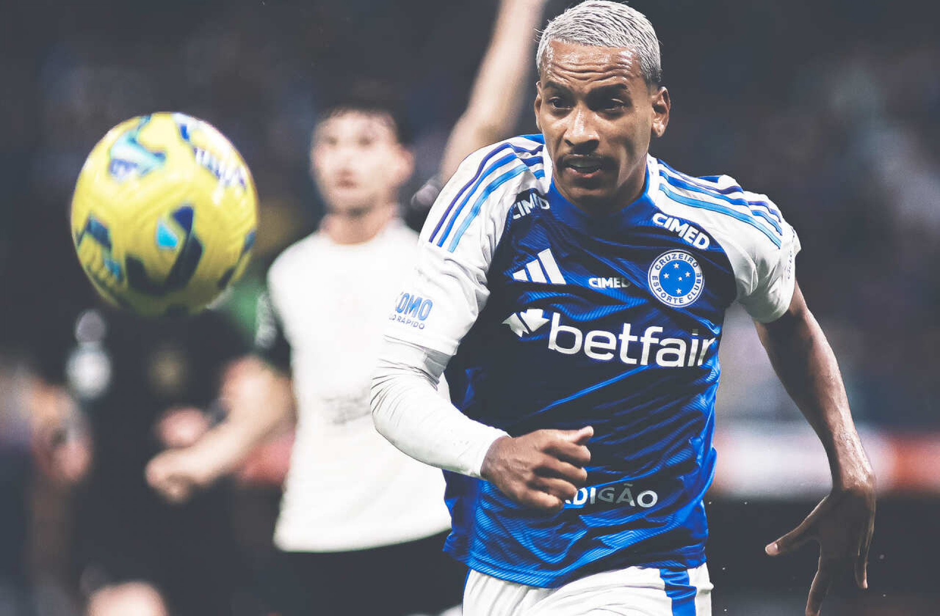 Cruzeiro acerta renova&ccedil;&atilde;o de contrato de Matheus Pereira