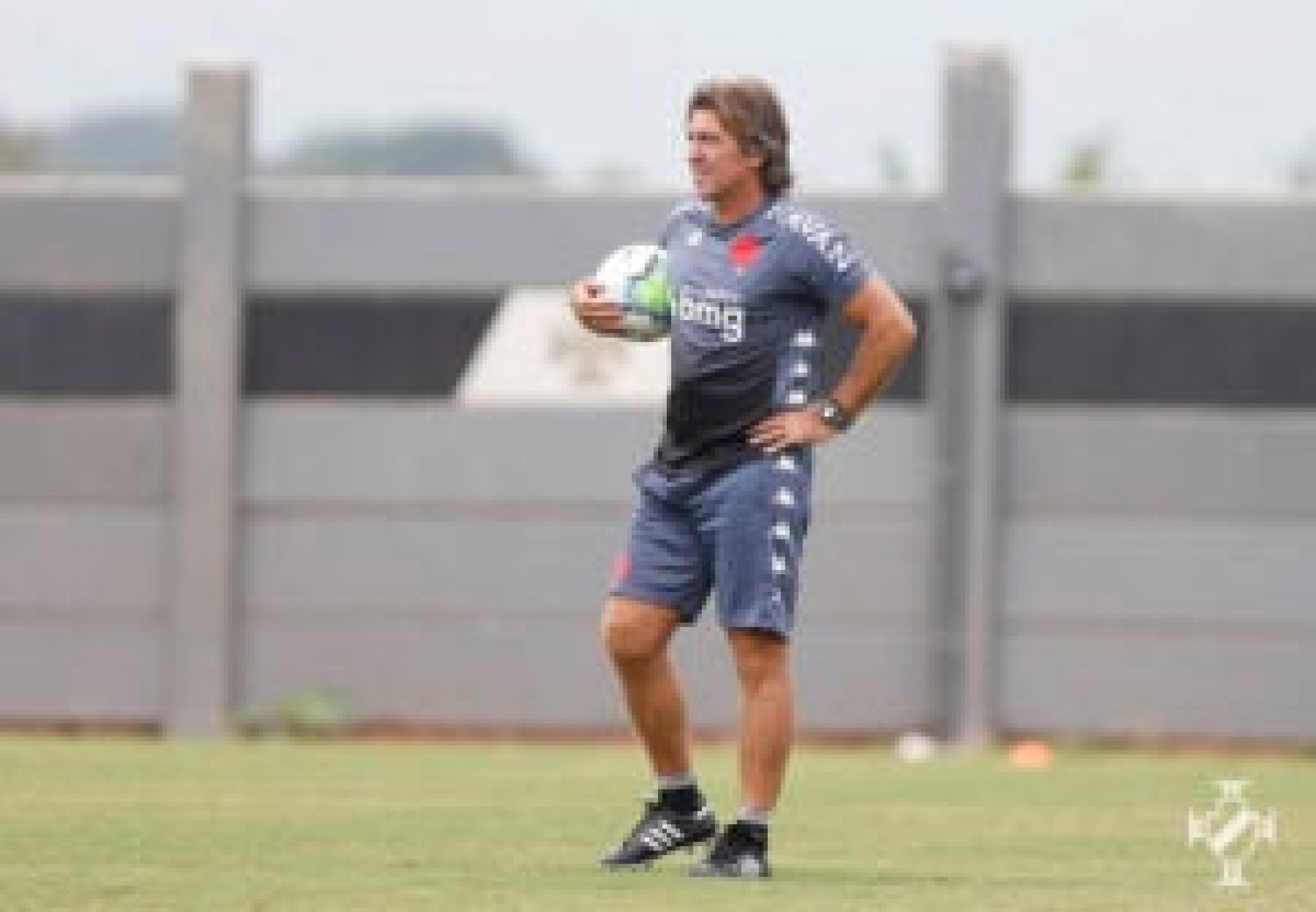 T&eacute;cnico ex-Vasco foge do Ir&atilde; ap&oacute;s pedir ref&uacute;gio em embaixada