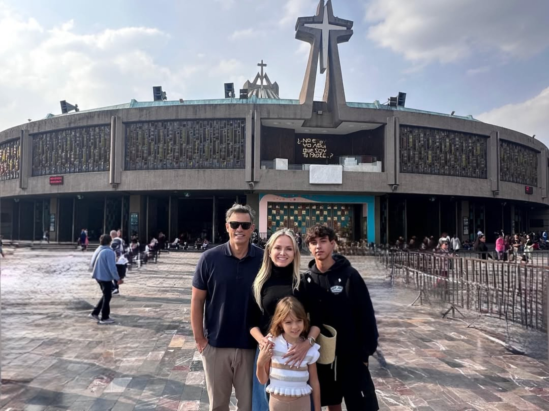 Eliana compartilha fotos no México com a família - Reprodução / Instagram