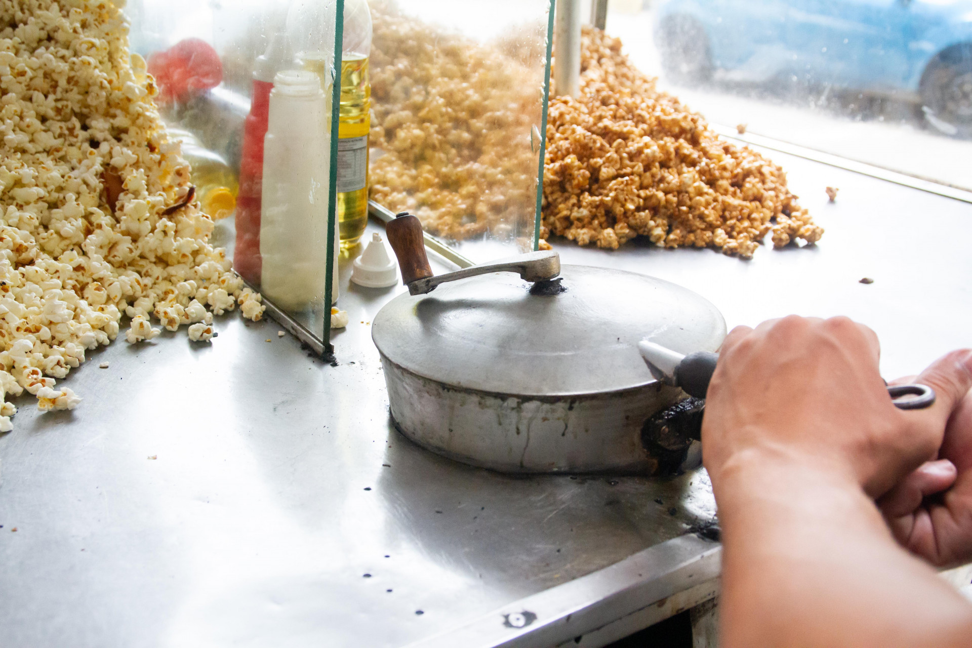 Pipoqueiro revelou baixa no movimento com fechamento do Shopping Tijuca - &Eacute;rica martin/Ag&ecirc;ncia O Dia