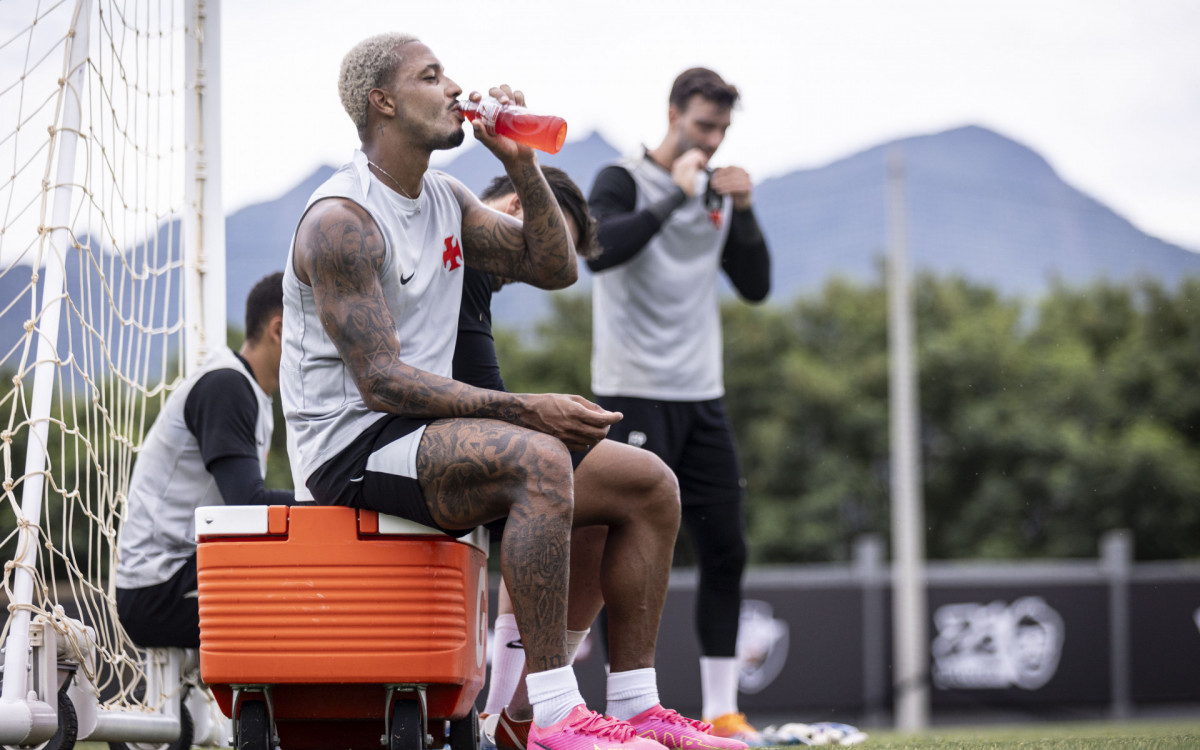 David em ação durante treino do Vasco, no CT Moacyr Barbosa
