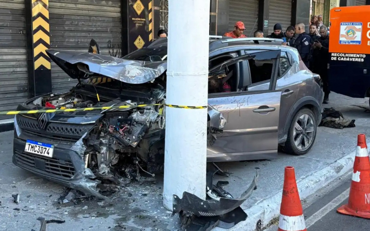 Durante a persegui&ccedil;&atilde;o, dois suspeitos bateram em um poste e morreram 