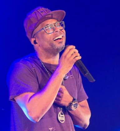 Costazul vira palco do verão e Buchecha abre temporada de grandes shows em Rio das Ostras