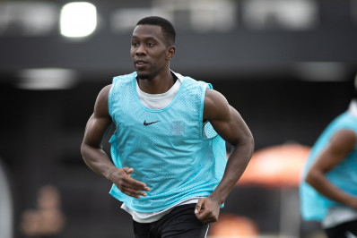 Carlos Cuesta é relacionado para o clássico com o Fluminense; veja a lista do Vasco