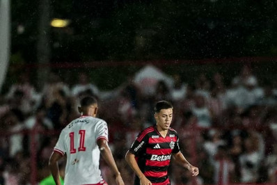 Lateral-esquerdo do Flamengo sofre lesão no ombro e passa por cirurgia