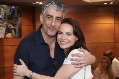 Letícia Colin e Michel Melamed prestigiam peça após reconciliação