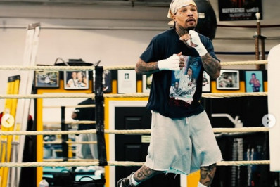 Campeão mundial de Boxe tem mandado de prisão expedido após suspeita de violência doméstica