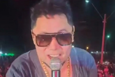 Morre cantor Ray Douglas, ícone do brega e seresta, aos 58 anos