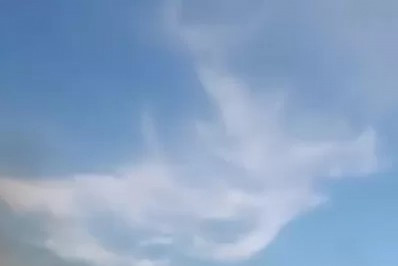 Incêndio se espalha por loteamento e mobiliza bombeiros em Araruama